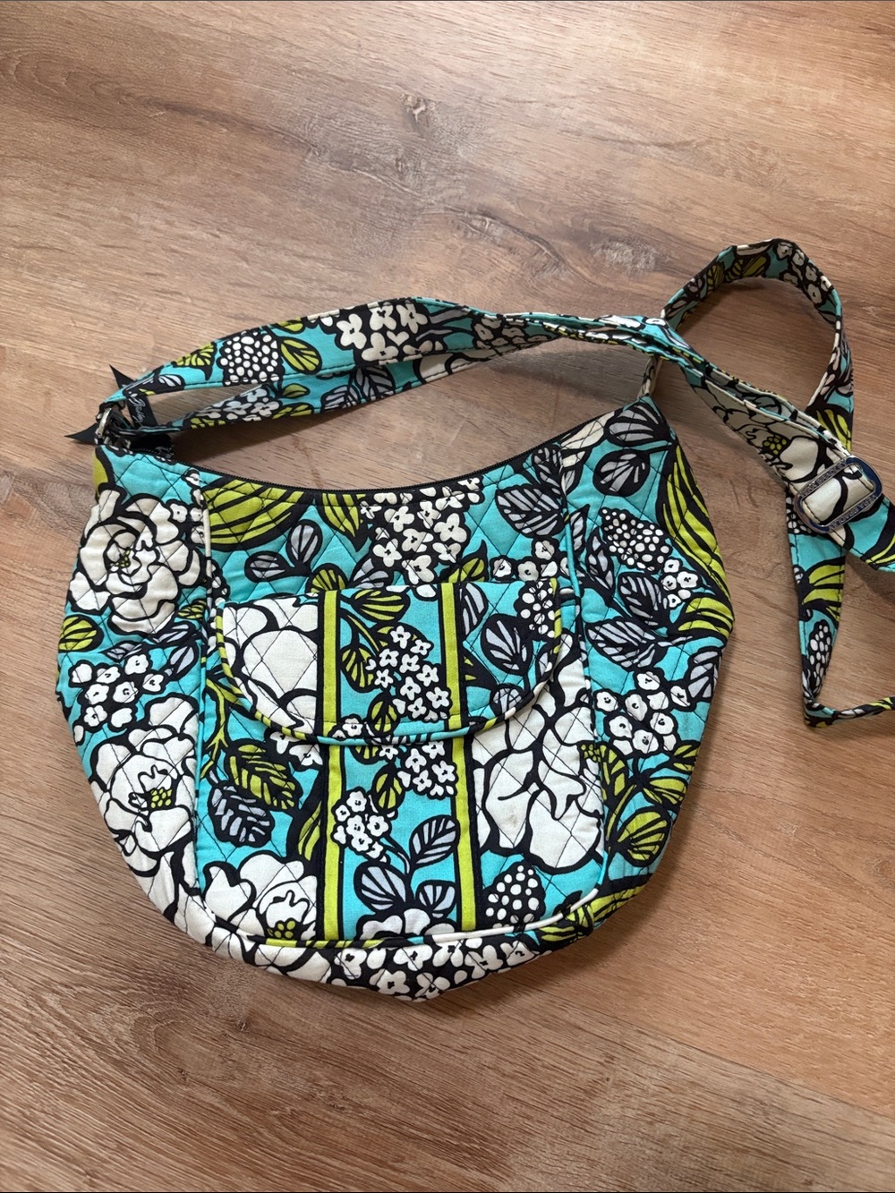 Retired Vera Bradley Clare Cross Body Bag/Purse Island Blooms Green Blue Floral